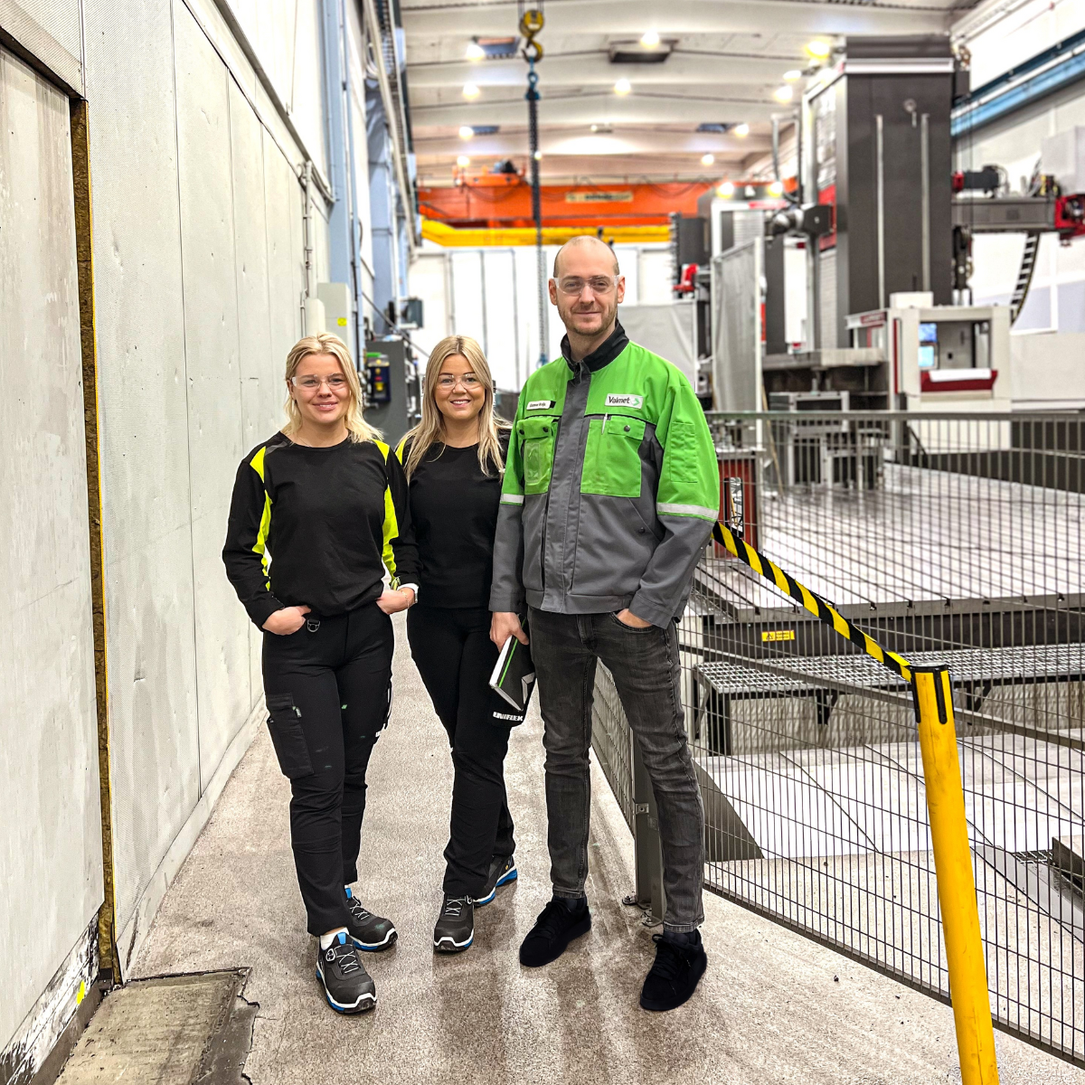 Uniflex och Valmet medarbetare i produktionen